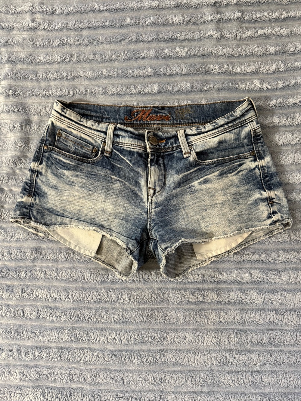 Y2K Mavi Acid Wash Light Blue Denim Low-Rise Mini Shorts